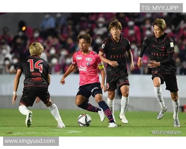 东京绿茵迎战长崎航海激情对决展现足球魅力与团队精神 东京绿茵迎战长崎航海激情对决展现足球魅力与团队精神